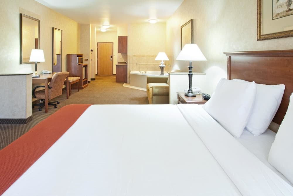 Holiday Inn Express Hotel & Suites Barstow-Outlet Center by IHG interior in Barstow, CA — gallery photo 2