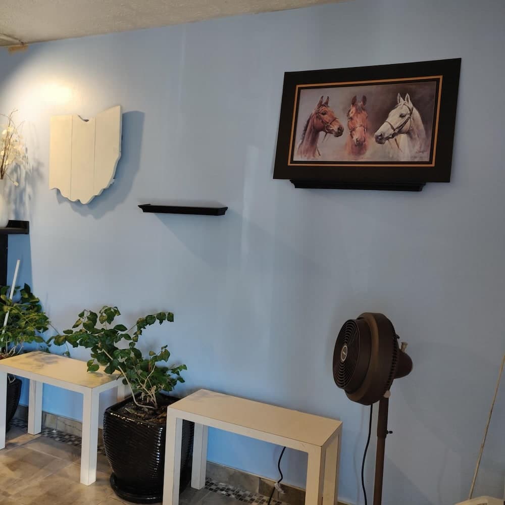 Travel Inn Delaware interior in Delaware, OH — gallery photo 2