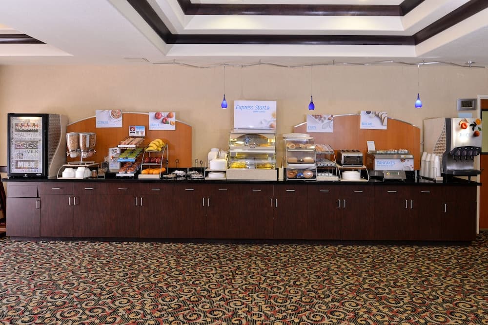Holiday Inn Express Hotel & Suites Lincoln by IHG property views in Lincoln, CA — gallery photo 3