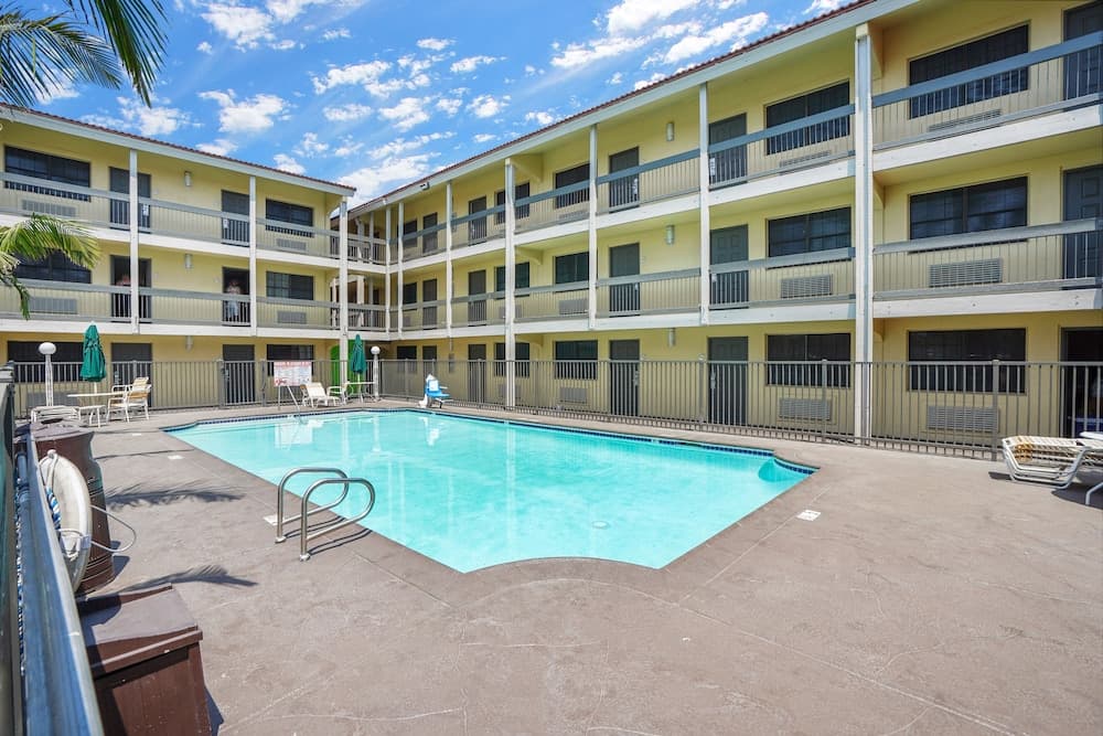 La Quinta Inn by Wyndham Costa Mesa / Newport Beach gallery photo in Costa Mesa, CA — image 6