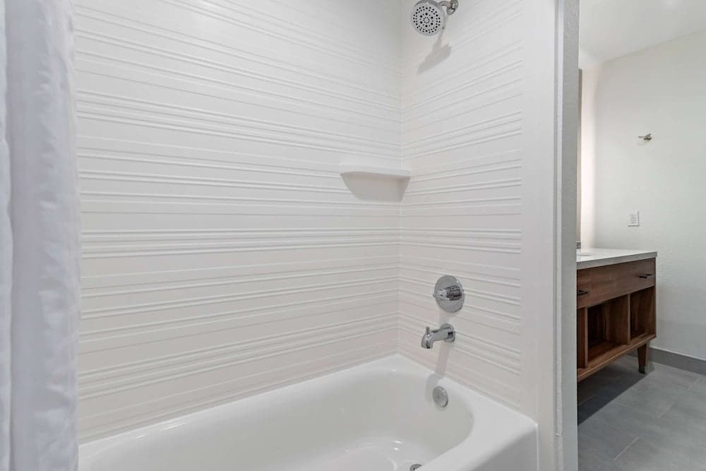 Baymont by Wyndham Beaumont gallery photo in Beaumont, TX — image 52