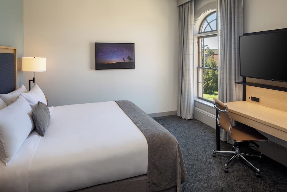 Hotel Ursa interior in Orono — gallery photo 2