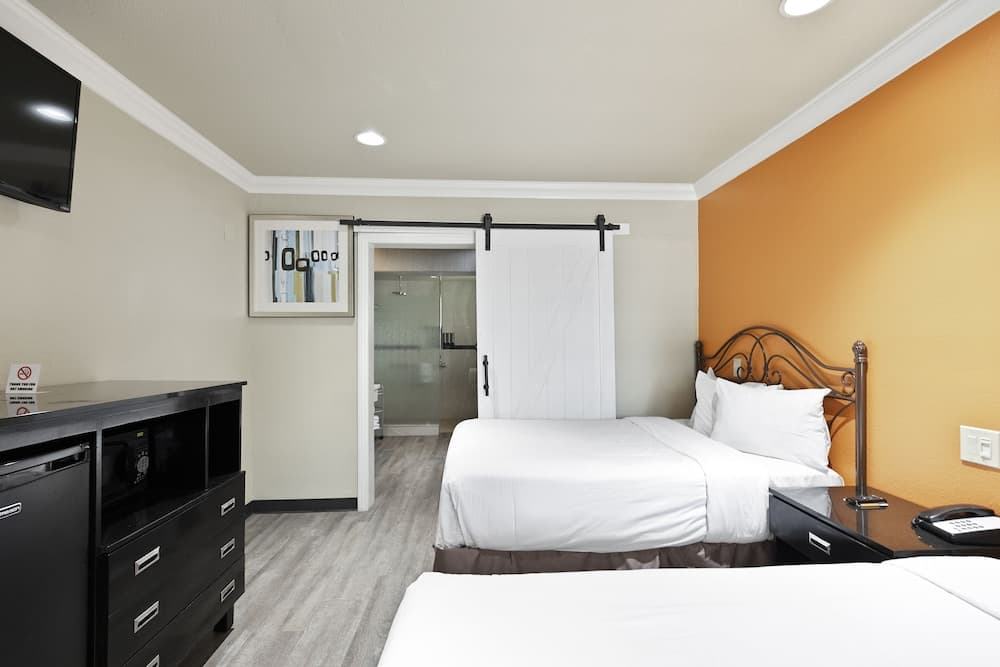 Le Blanc Inn & Suites interior in El Monte, CA — gallery photo 2