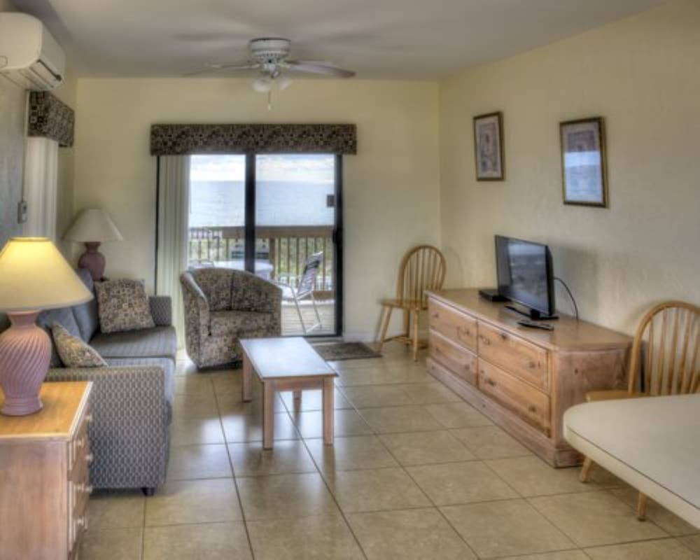 Emerald Seas Deerfield Beach Club property views in Deerfield Beach, FL — gallery photo 3