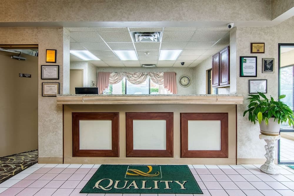 Quality Inn Oakwood - Gainesville interior in Flowery Branch, GA — gallery photo 2