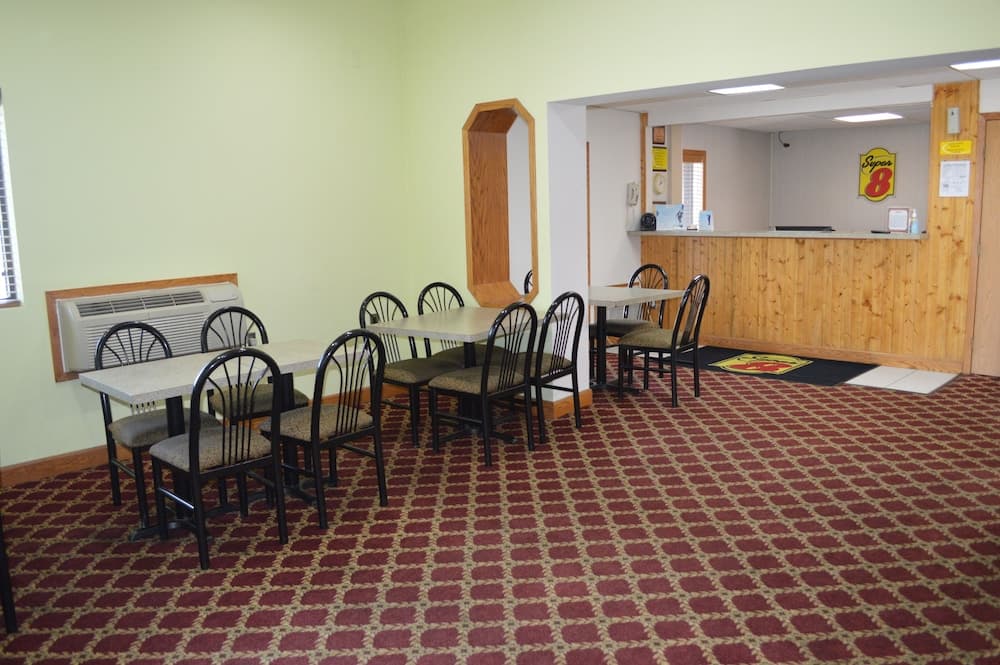 Red Roof Inn Ames interior in Ames, IA — gallery photo 2