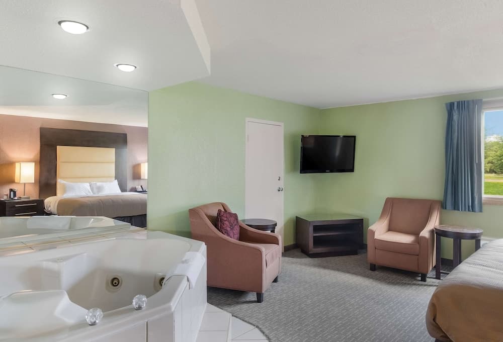 Clarion Inn property views in Hurley, WI — gallery photo 3