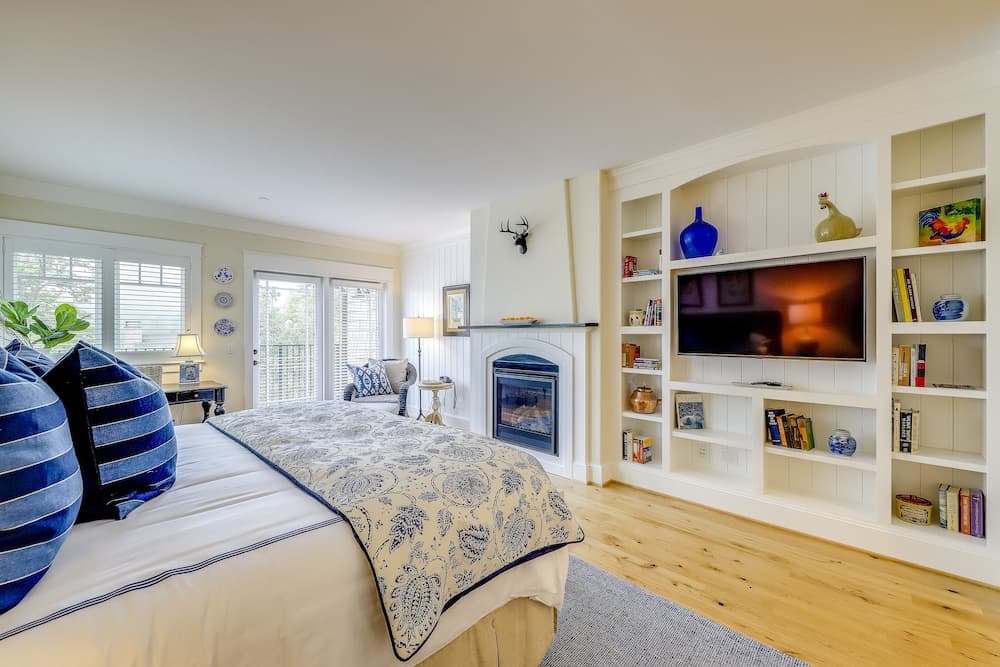 The Inn at Pleasant Beach property views in Bainbridge Island, WA — gallery photo 3