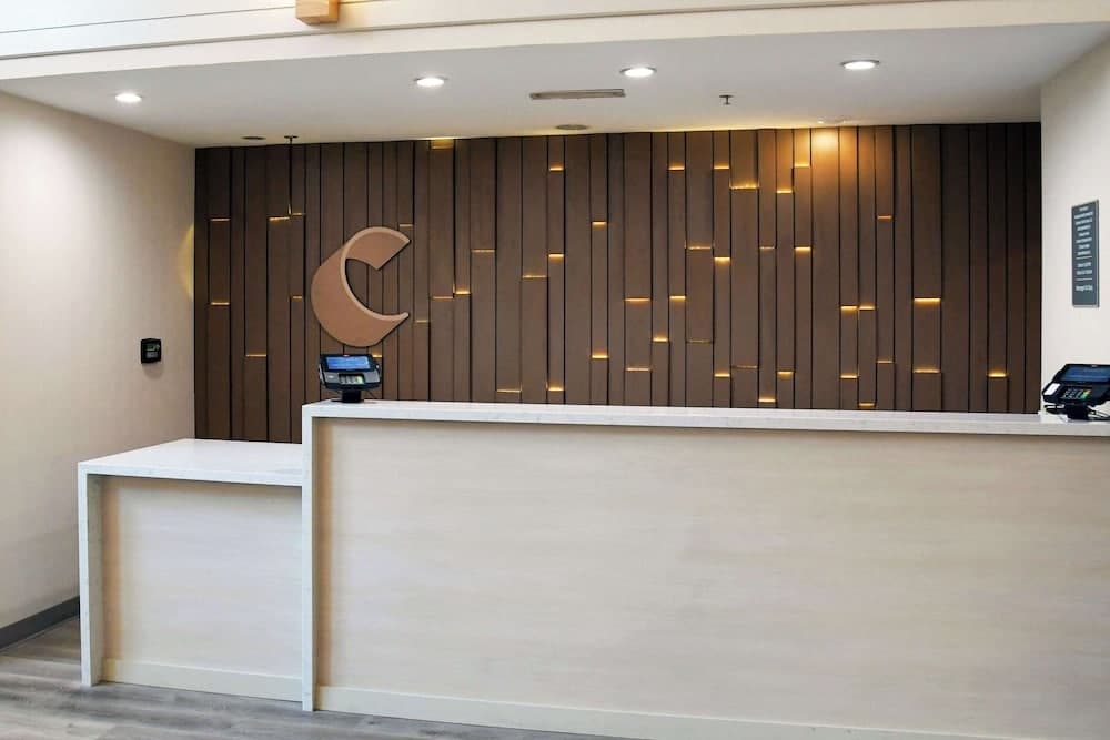 Comfort Inn & Suites NW Milwaukee interior in Village of Germantown, WI — gallery photo 2