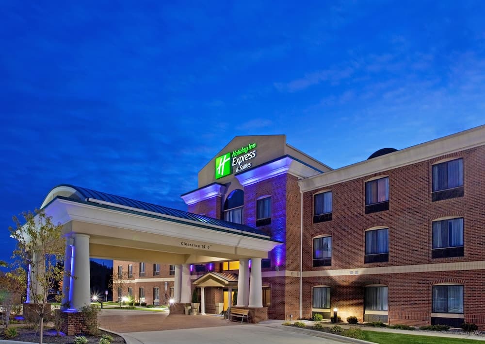 Holiday Inn Express & Suites Chesterfield by IHG — hotel in New Baltimore, Michigan