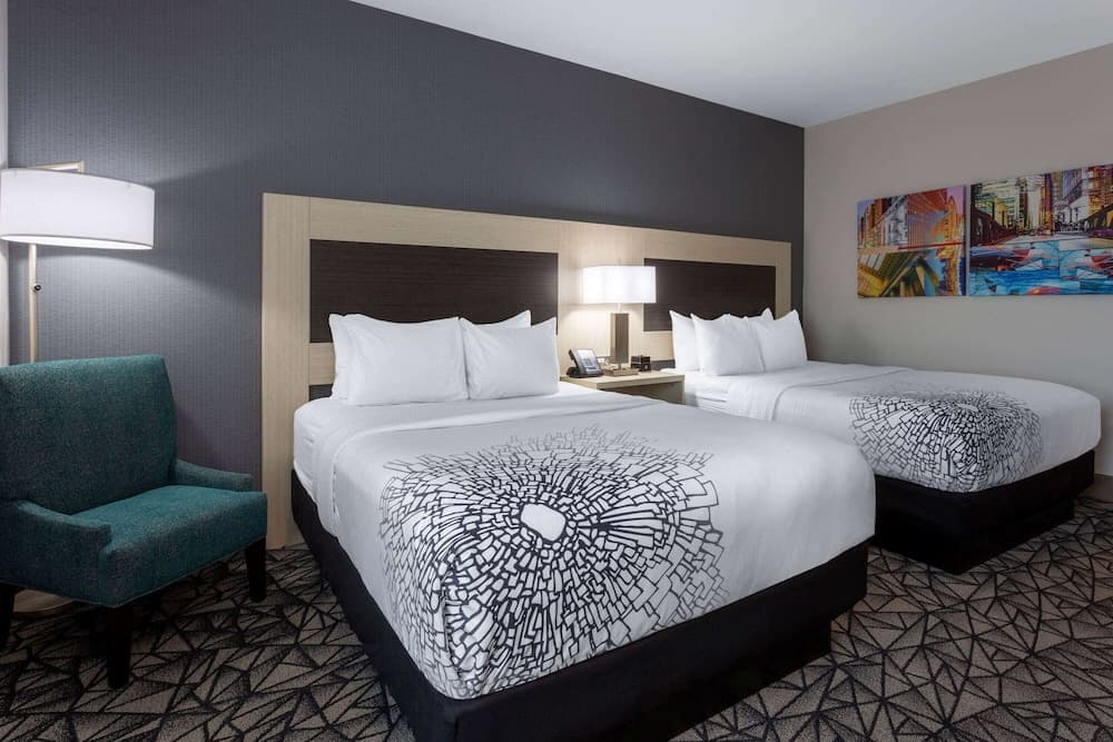 La Quinta Inn & Suites by Wyndham Shorewood property views in Joliet, IL — gallery photo 3