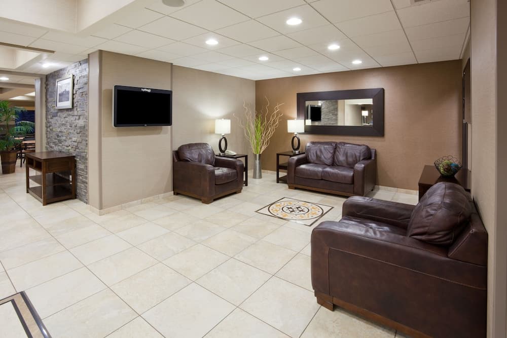 Holiday Inn Express & Suites Aberdeen by IHG interior in Aberdeen, SD — gallery photo 2