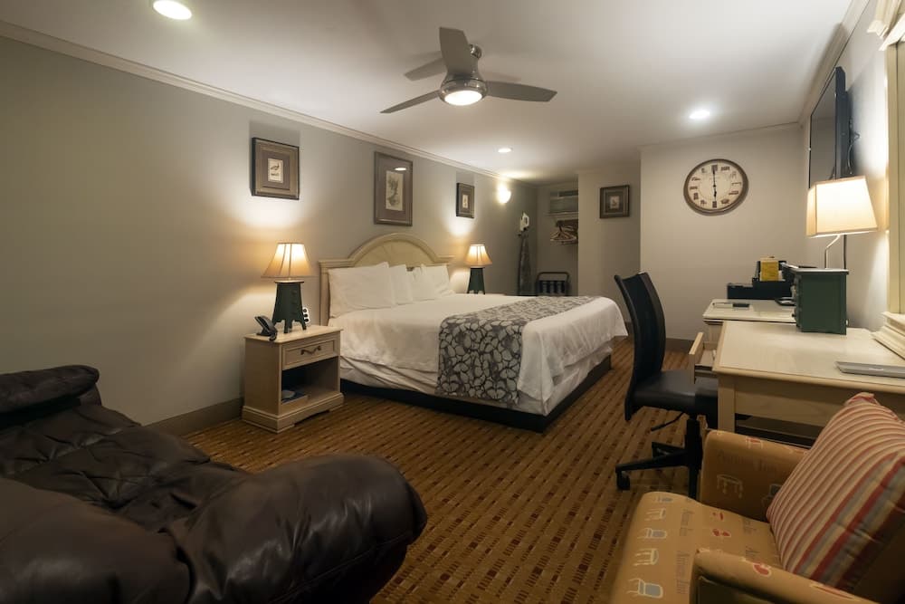 Atrium Inn interior in High Point, NC — gallery photo 2