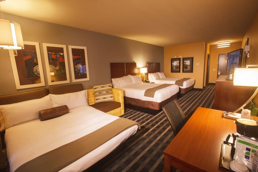 Holiday Inn Express & Suites Perry-National Fairground Area #34 by IHG interior in Perry, GA — gallery photo 2