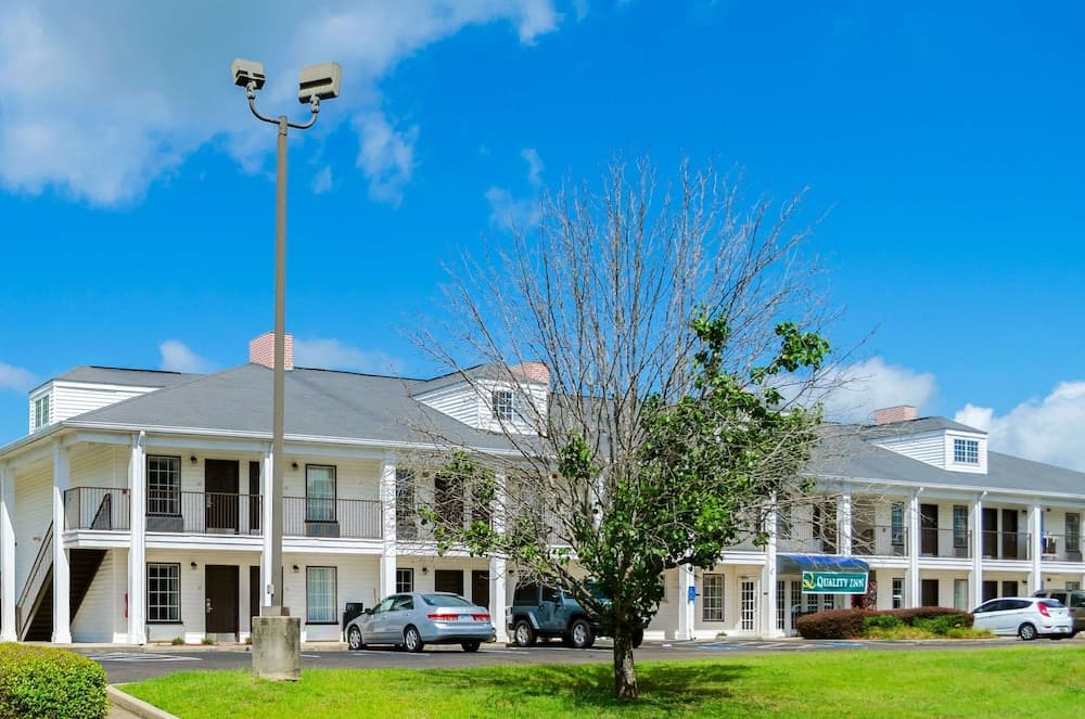 Quality Inn Vicksburg featured exterior or lobby in Vicksburg, MS — similar hotel