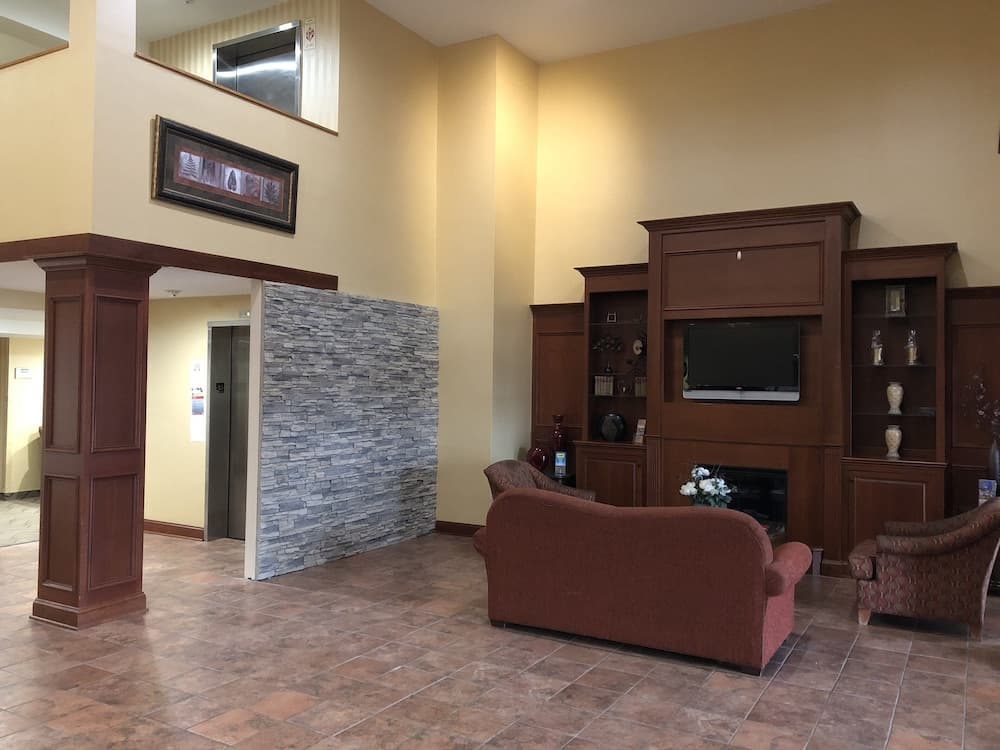 Red Roof Inn & Suites Chestertown interior in Chestertown, MD — gallery photo 2