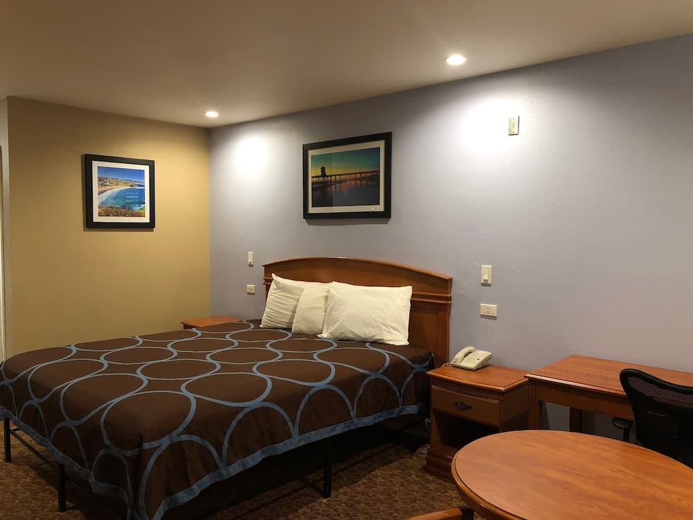 Orange Tustin Inn property views in Orange, CA — gallery photo 3