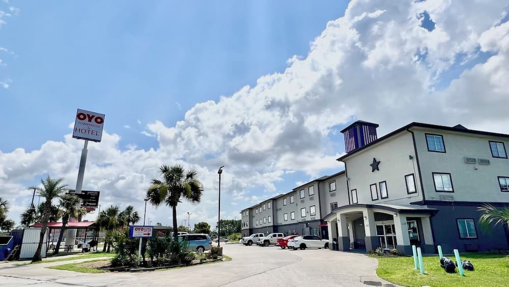 Oyo Townhouse Sulphur,LA Extended Stay I-10 featured exterior or lobby in Sulphur, LA — similar hotel