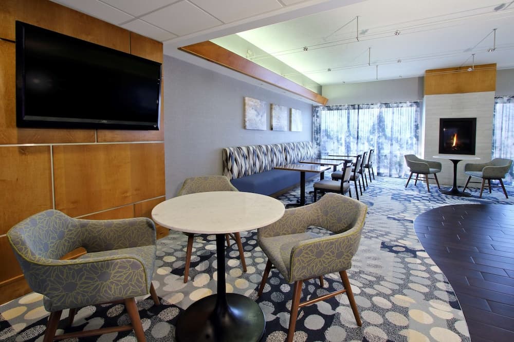 Hampton Inn Hagerstown-I-81 interior in Hagerstown, MD — gallery photo 2