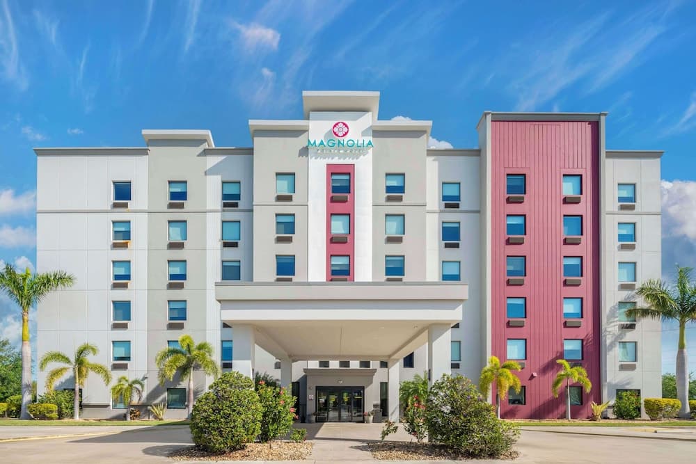 Magnolia Pointe, BW Signature Collection featured exterior or lobby in Sarasota, FL — similar hotel