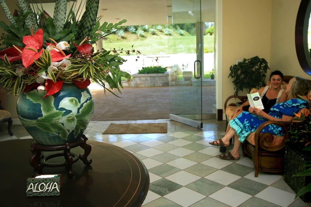 Hawaii Island Retreat interior in Kapaau, HI — gallery photo 2