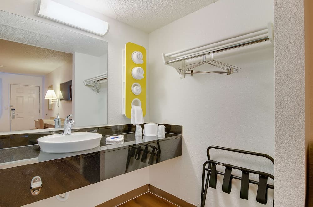 Motel 6 Tacoma, WA - South gallery photo in Tacoma, WA — image 6