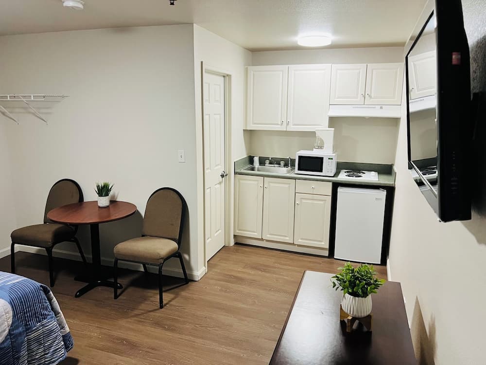 Stay Lodge Decatur interior in Decatur, AL — gallery photo 2
