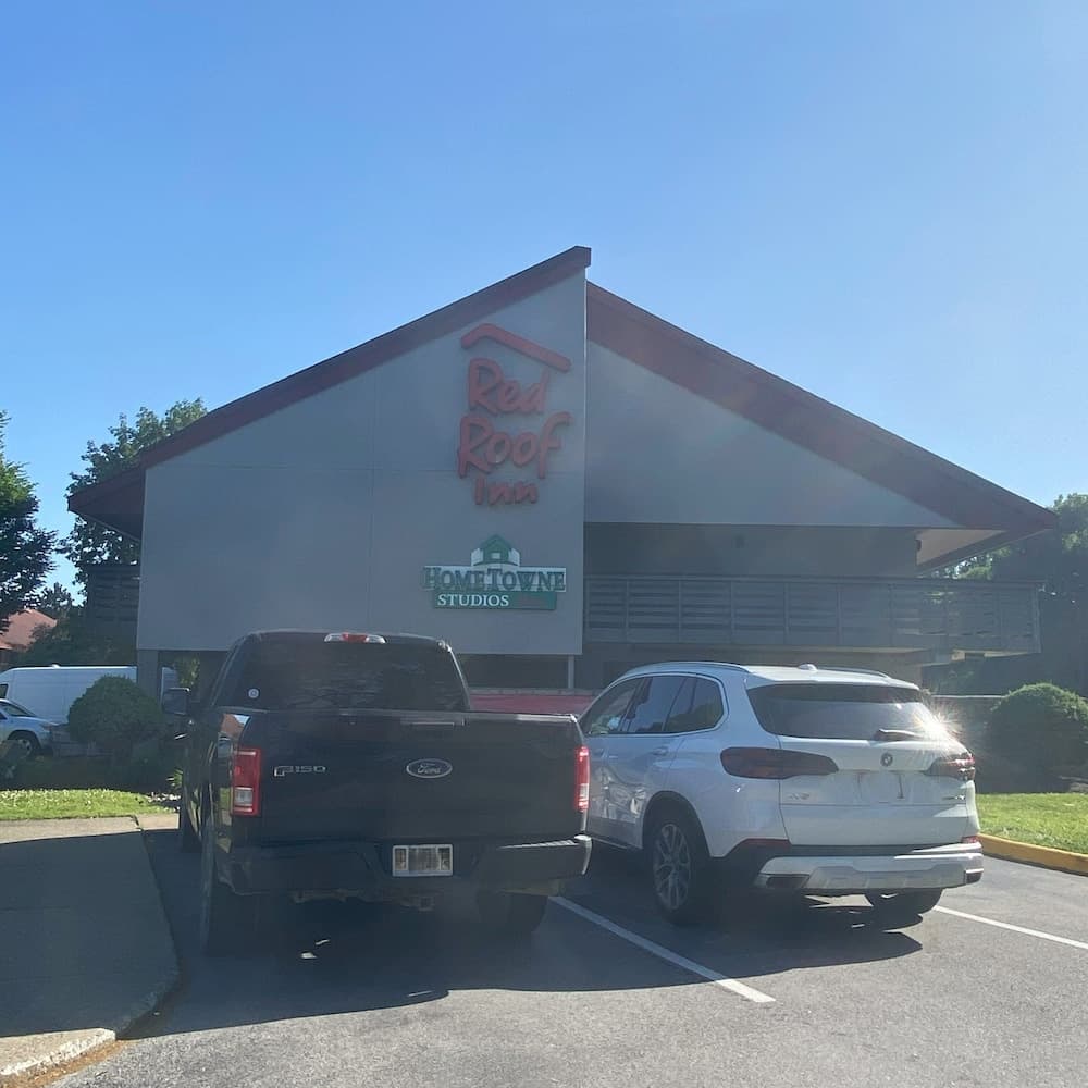 HomeTowne Studios by Red Roof Buffalo - Niagara Airport — hotel in Bowman, North Dakota