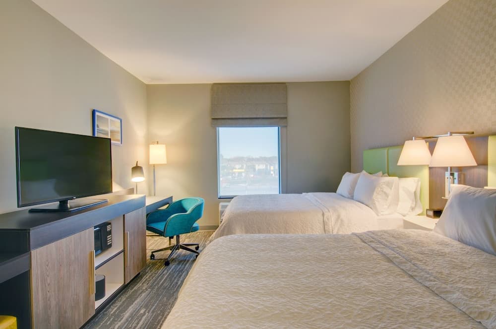 Hampton Inn & Suites Boston/Stoughton gallery photo in Stoughton — image 43