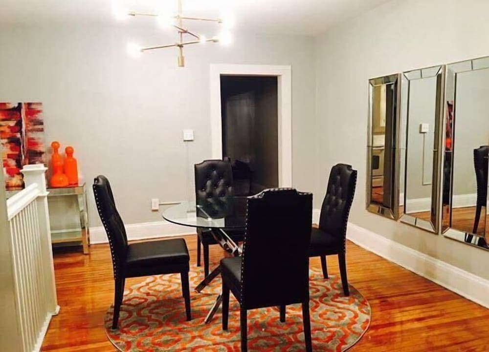 Simply Panache Place exterior or lobby in Hampton, VA — main listing photo