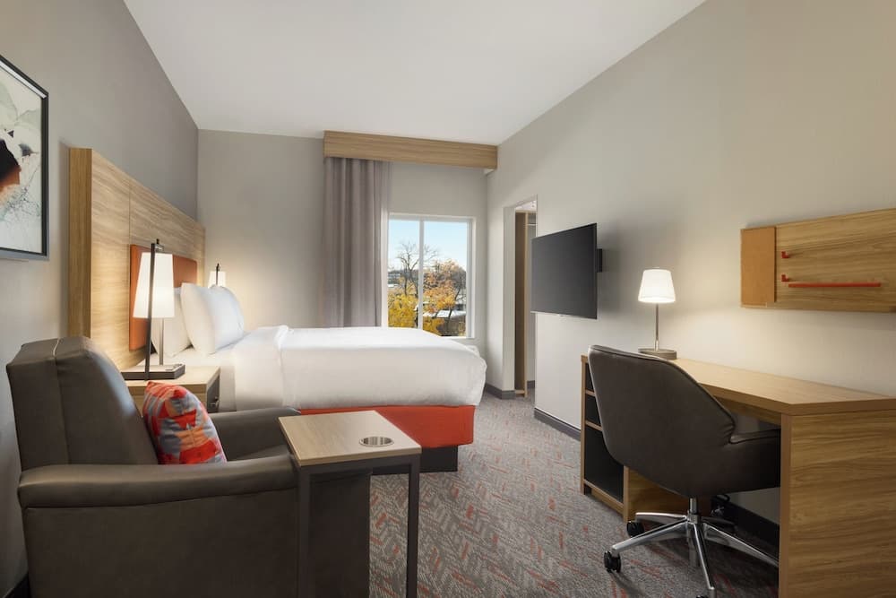 Candlewood Suites Oakwood by IHG property views in Oakwood, GA — gallery photo 3