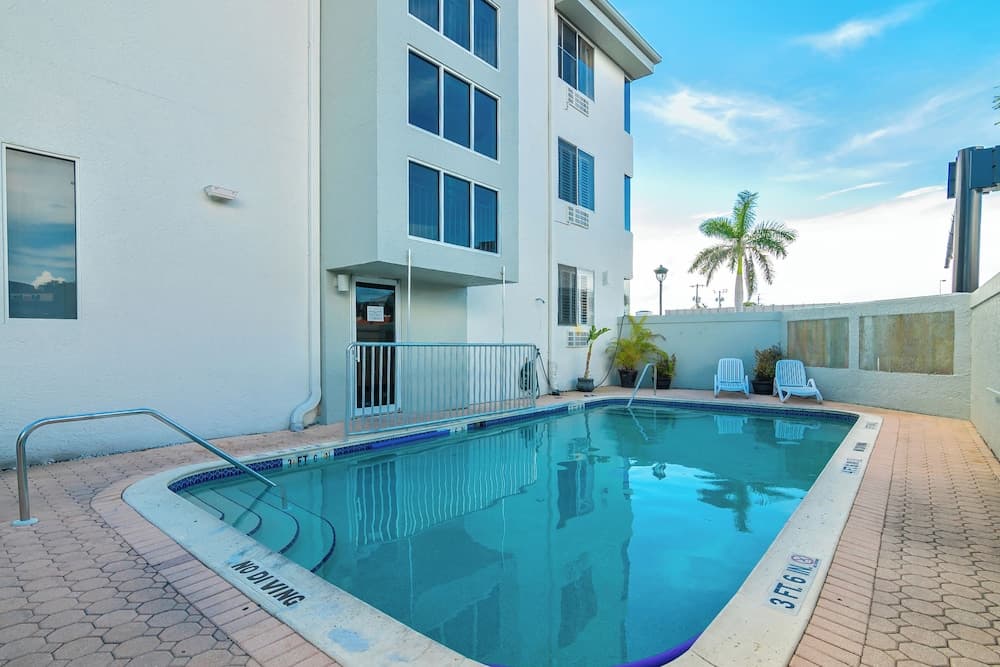 Naples Park Central Hotel interior in Naples, FL — gallery photo 2