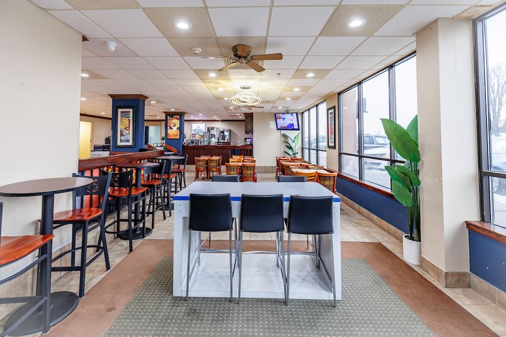 New Victorian Inn & Suites Omaha gallery photo in Omaha, NE — image 15