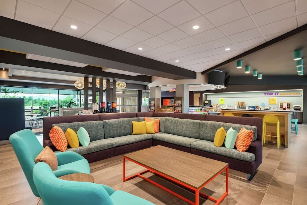 TRU by Hilton Ringgold interior in Ringgold, GA — gallery photo 2