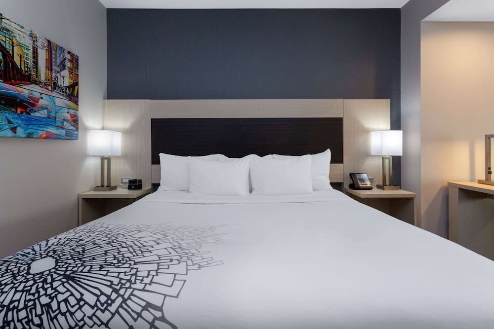 La Quinta Inn & Suites by Wyndham Shorewood gallery photo in Joliet, IL — image 16