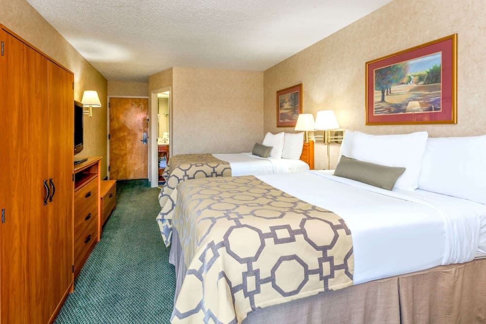 Baymont by Wyndham Amarillo East interior in Amarillo, TX — gallery photo 2
