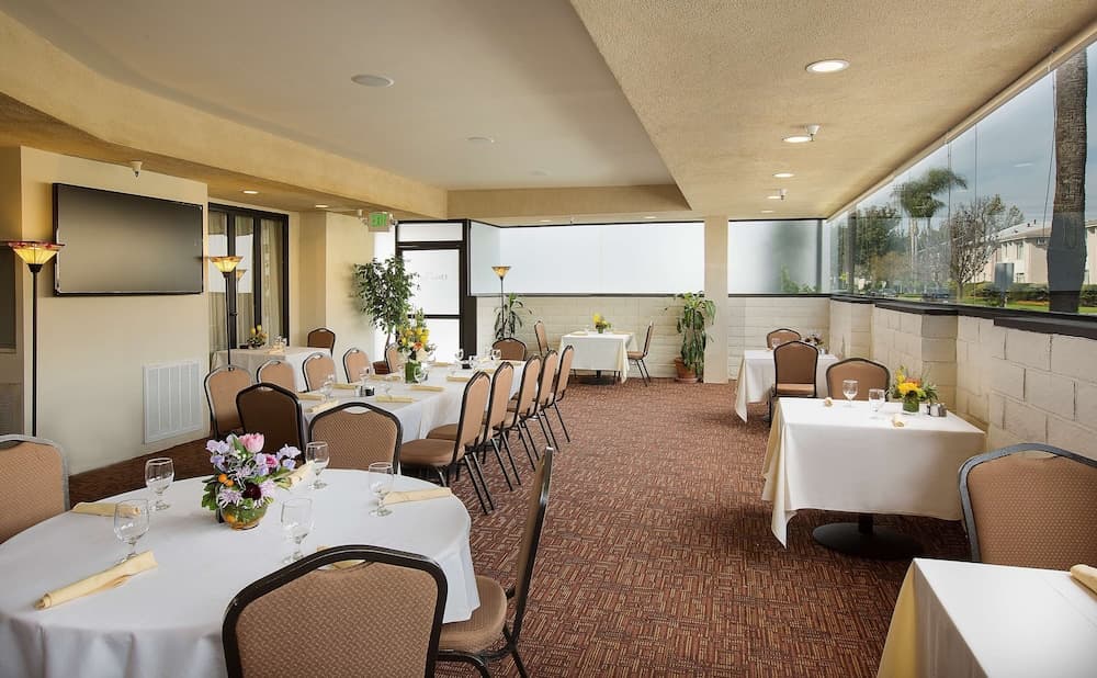 Coast Burbank Hotel gallery photo in Burbank, CA — image 33
