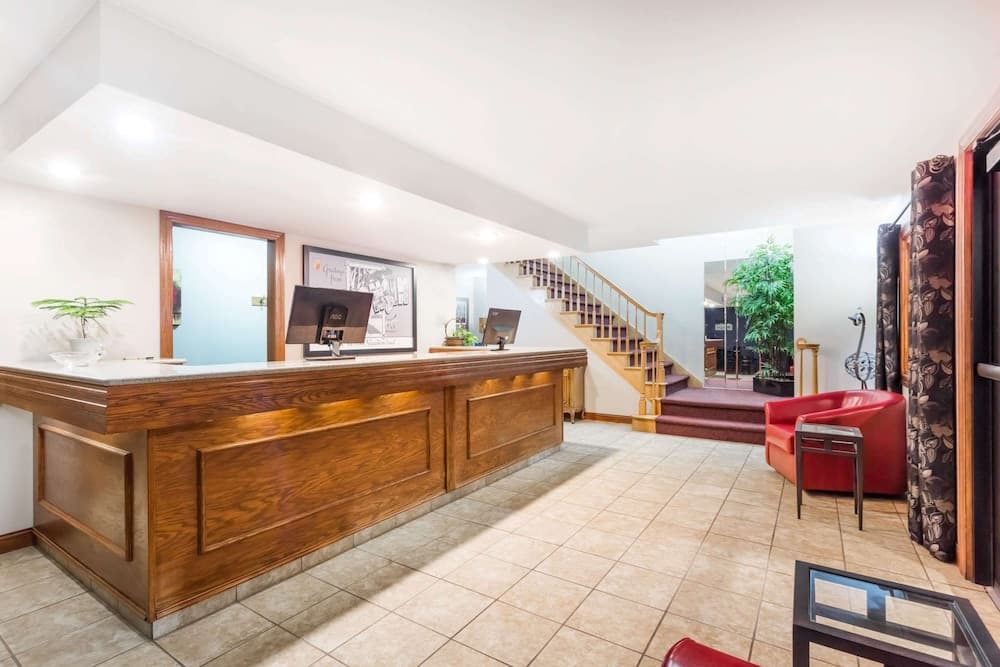 Super 8 by Wyndham Platteville interior in Platteville, WI — gallery photo 2