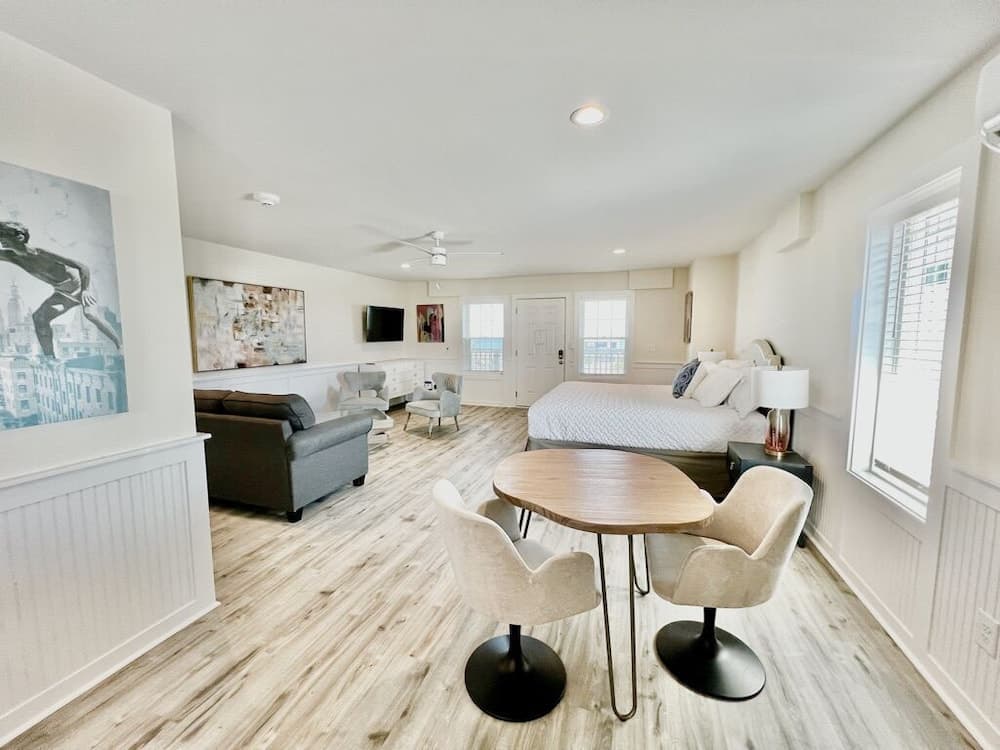 Saltwater Suites gallery photo in Holly Ridge, NC — image 36