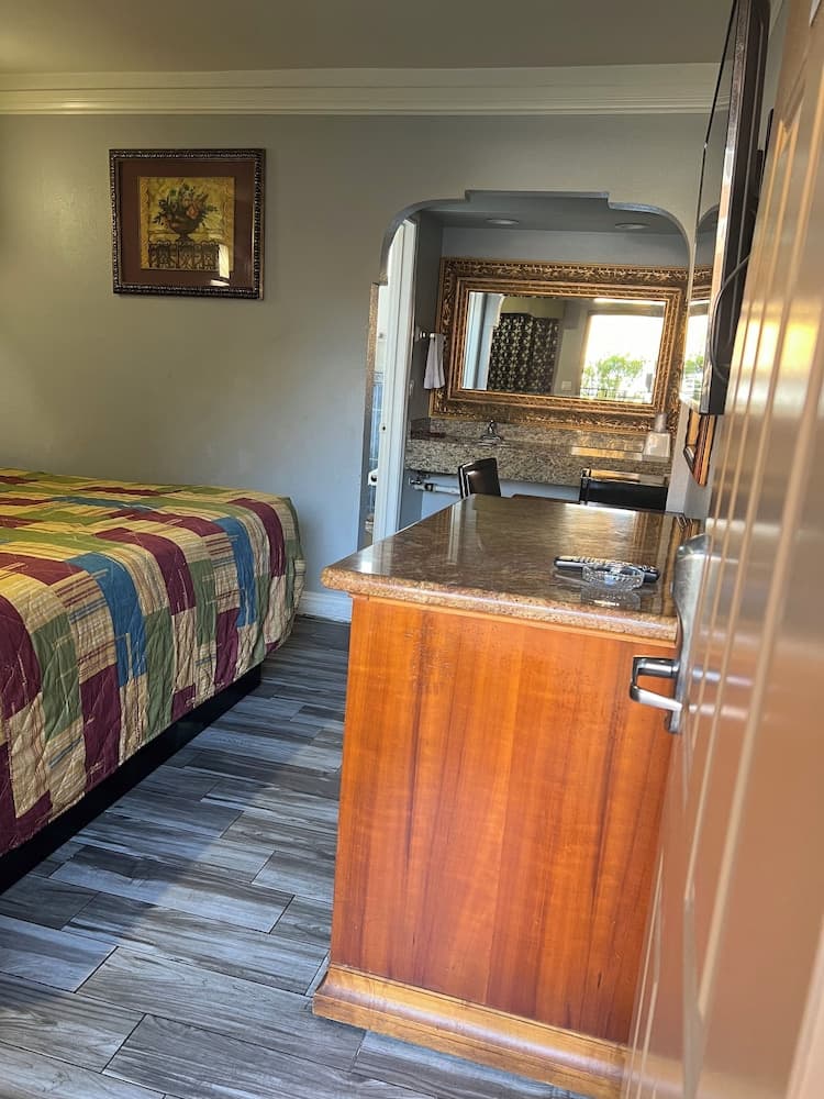 Amber Motel gallery photo in Inglewood, CA — image 11