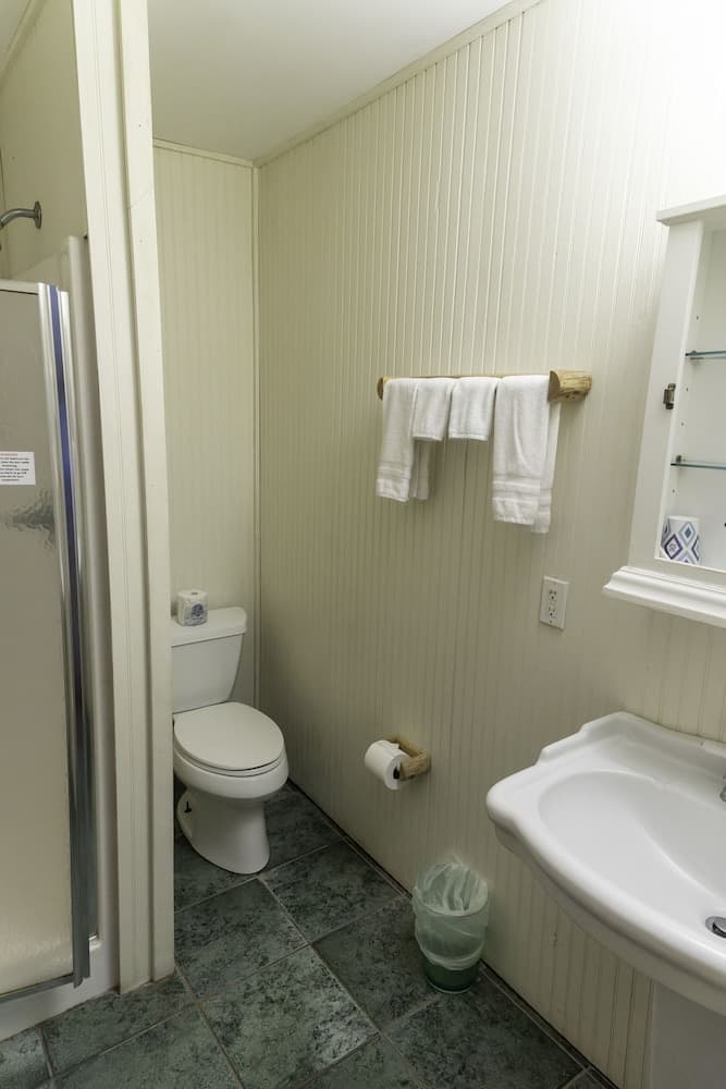 The Woods Inn property views in Inlet — gallery photo 3