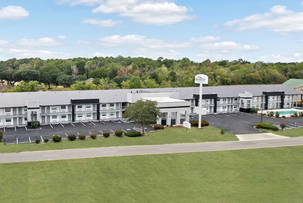 Baymont by Wyndham Beaumont gallery photo in Beaumont, TX — image 58
