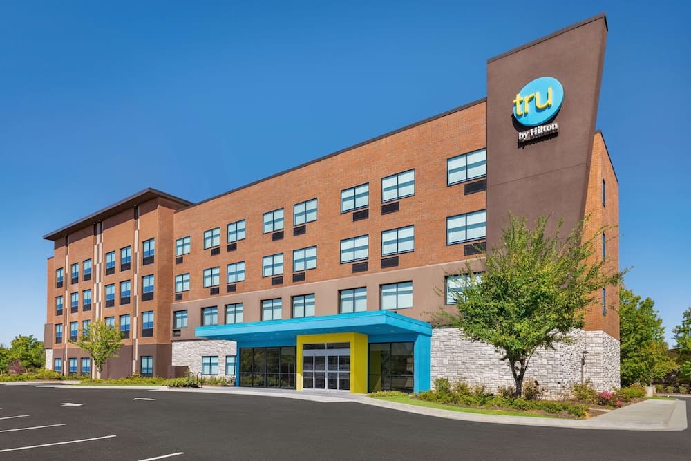 Tru by Hilton Lawrenceville Atlanta I-85 Sugarloaf interior in Lawrenceville, GA — gallery photo 2