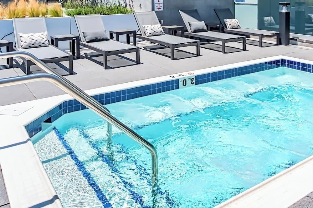 Modern Boutique Living in Culver City property views in Los Angeles, CA — gallery photo 3