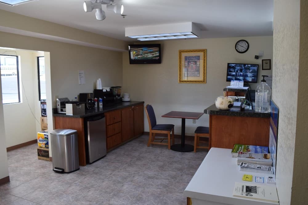 Royal Inn Douglasville property views in Douglasville, GA — gallery photo 3