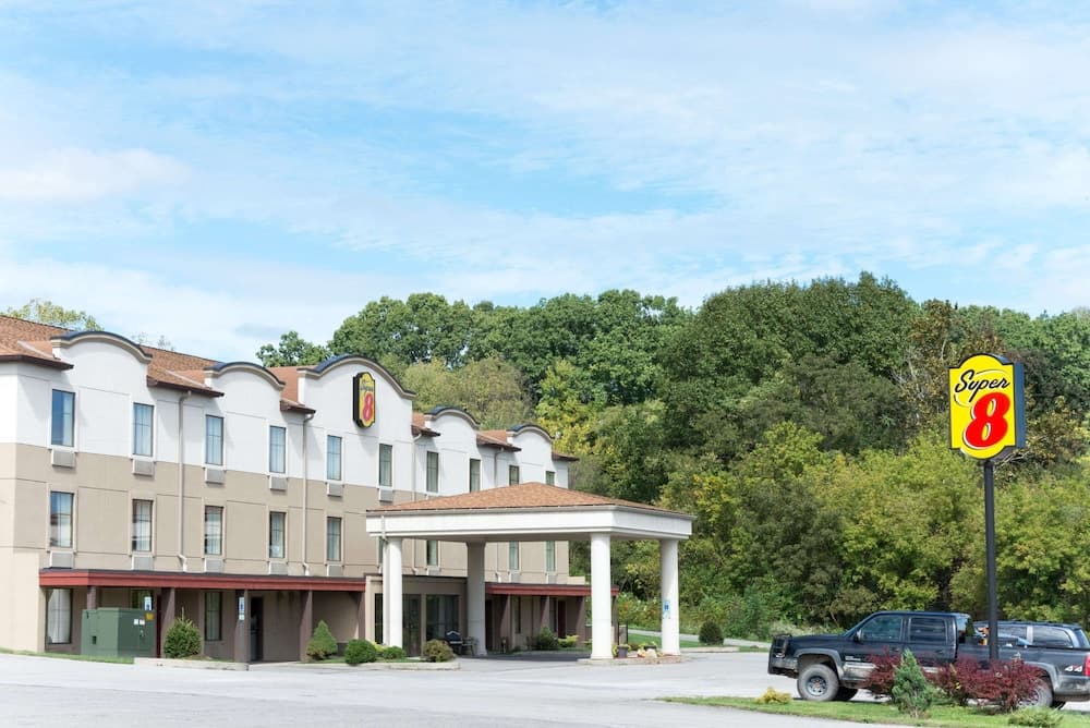 Super 8 by Wyndham Beaver Falls featured exterior or lobby in Beaver Falls, PA — similar hotel