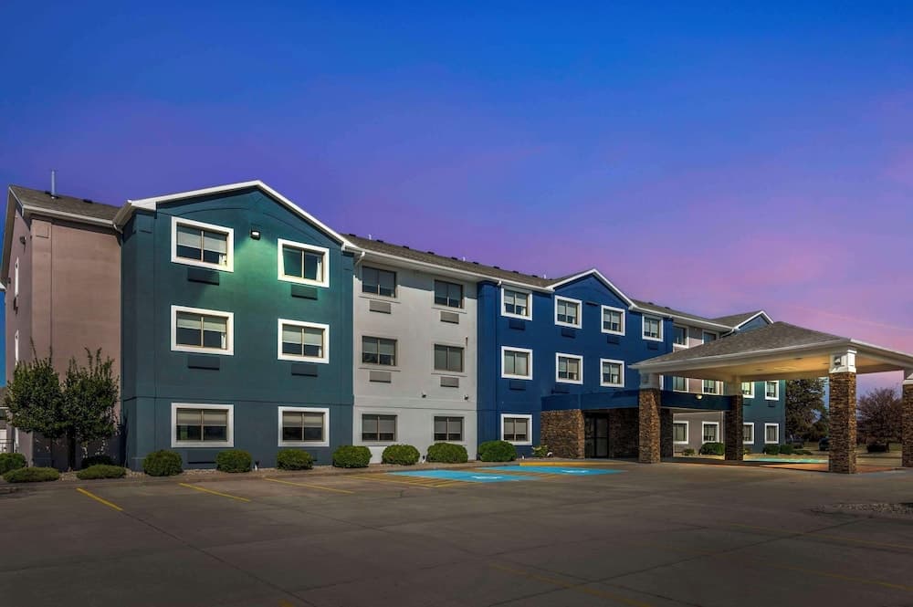 Comfort Inn Kendallville East gallery photo in Kendallville, IN — image 24