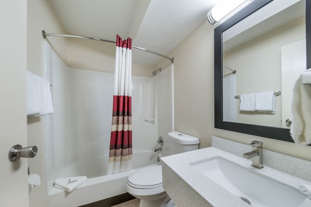 Red Roof Inn & Suites Denton gallery photo in Denton, TX — image 27