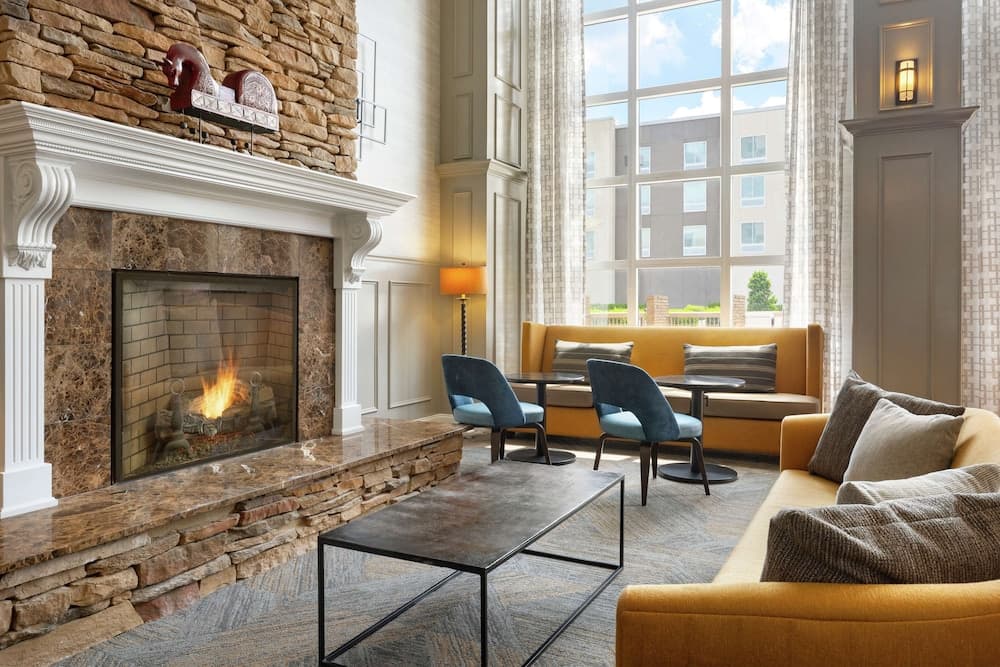 Hampton Inn & Suites Montgomery-EastChase interior in Montgomery, AL — gallery photo 2