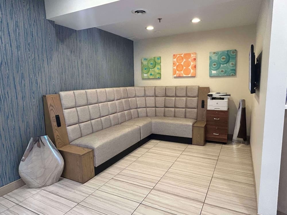 Best Western Erie Inn & Suites interior in Erie, PA — gallery photo 2